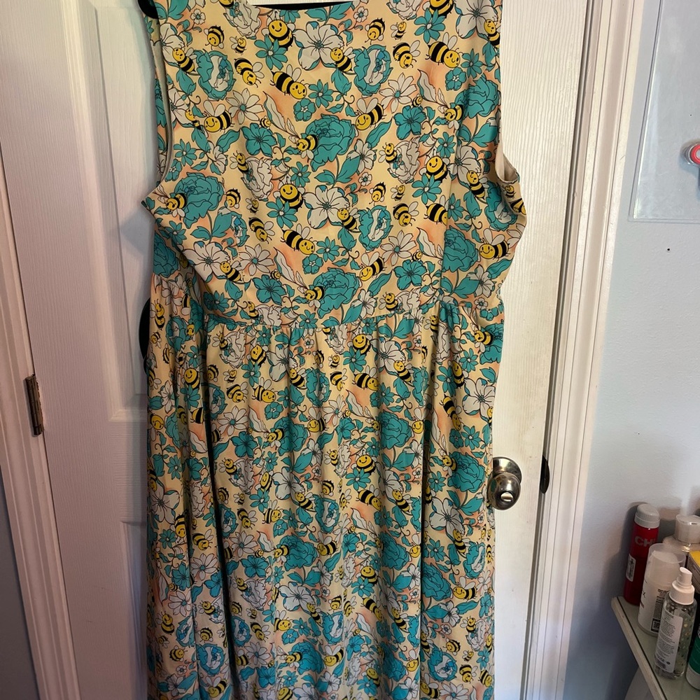 Banned Apparel Dancing Days Watching the Skies Bumble Bee Floral Retro Dress 4X - Picture 3 of 3